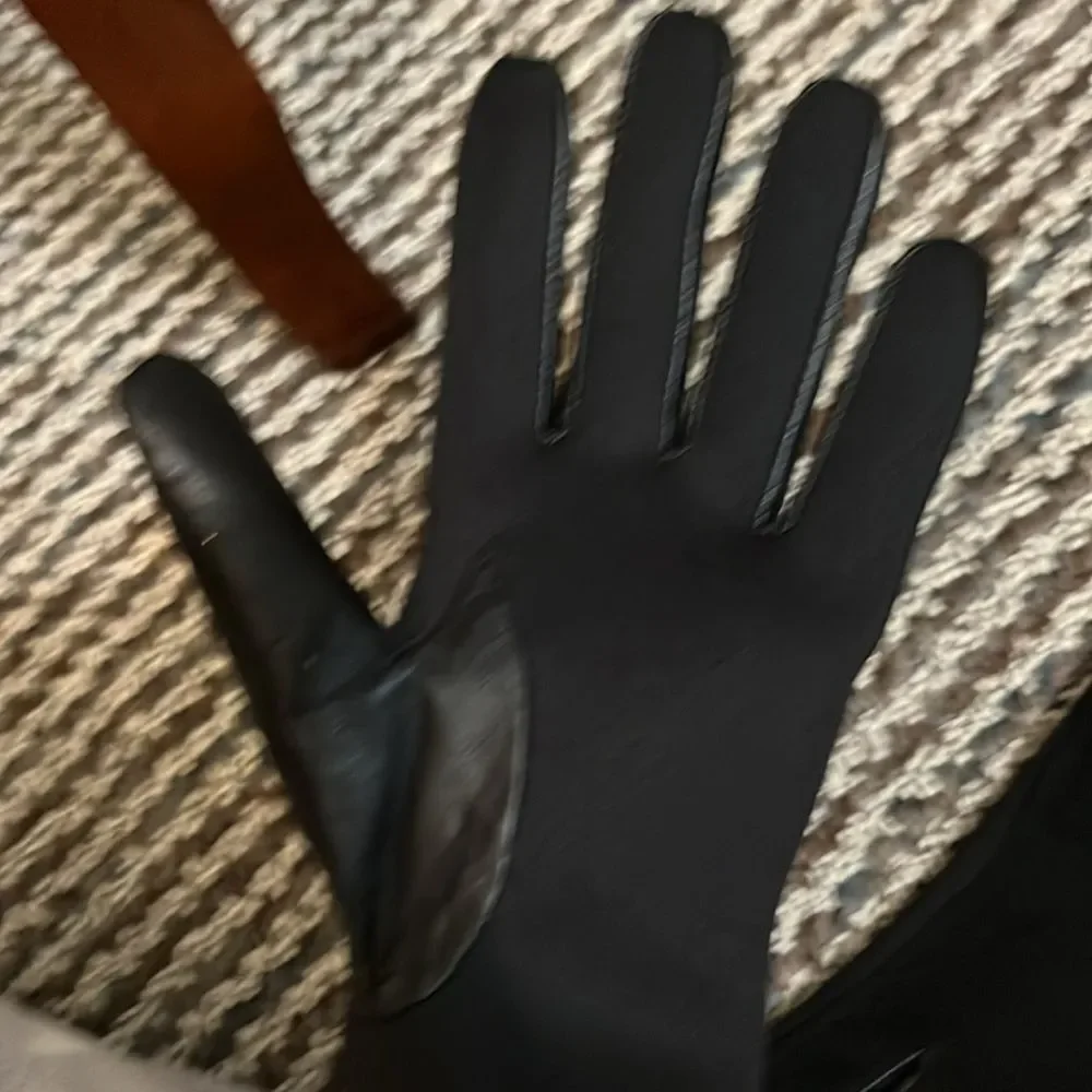 Reaction Kenneth Cole Women’s Black Studded Suede Leather Gloves L